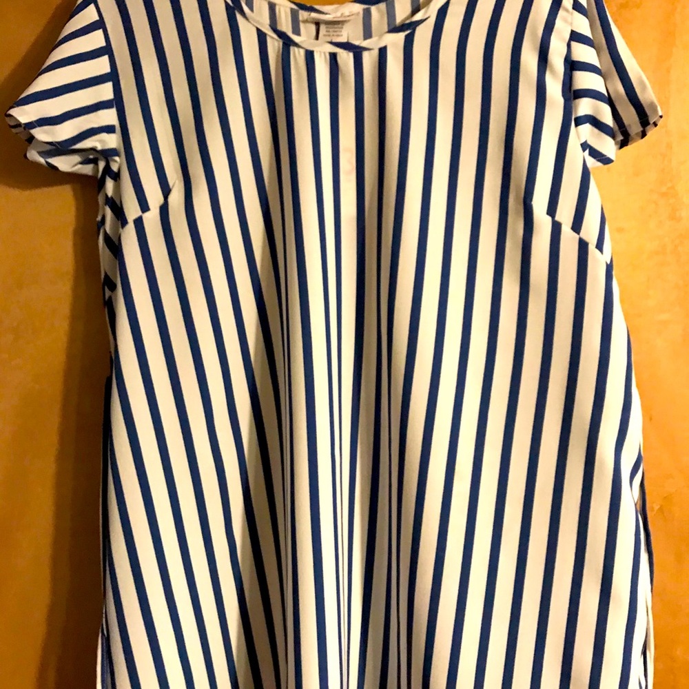 ❗JUST REDUCED❗NWT Blue & White Striped with Belt Maternity Top